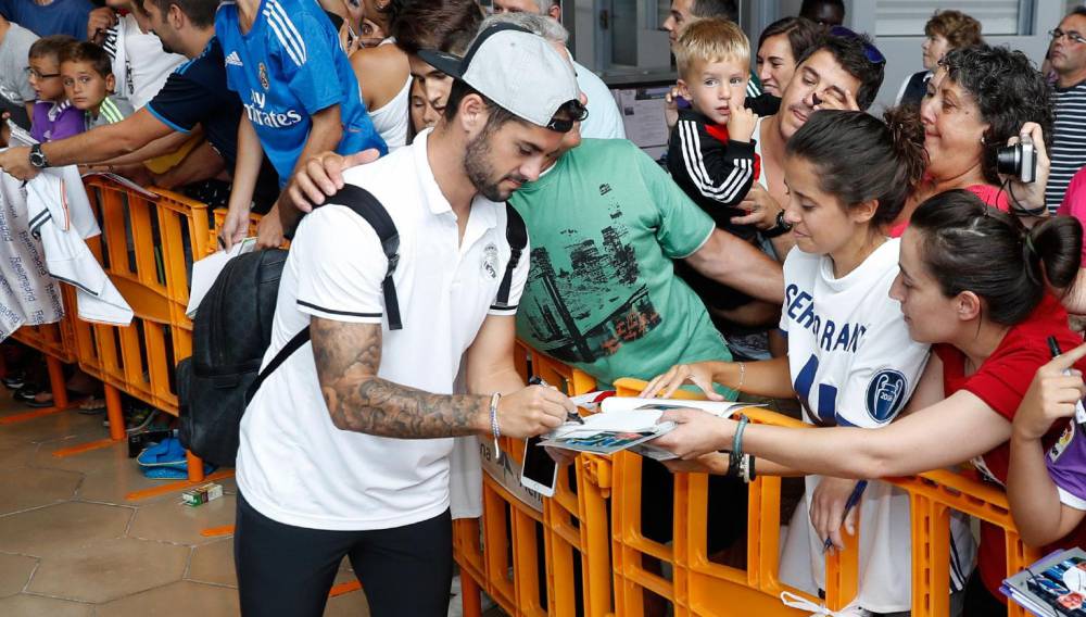 Vì sao Isco ở lại Madrid?