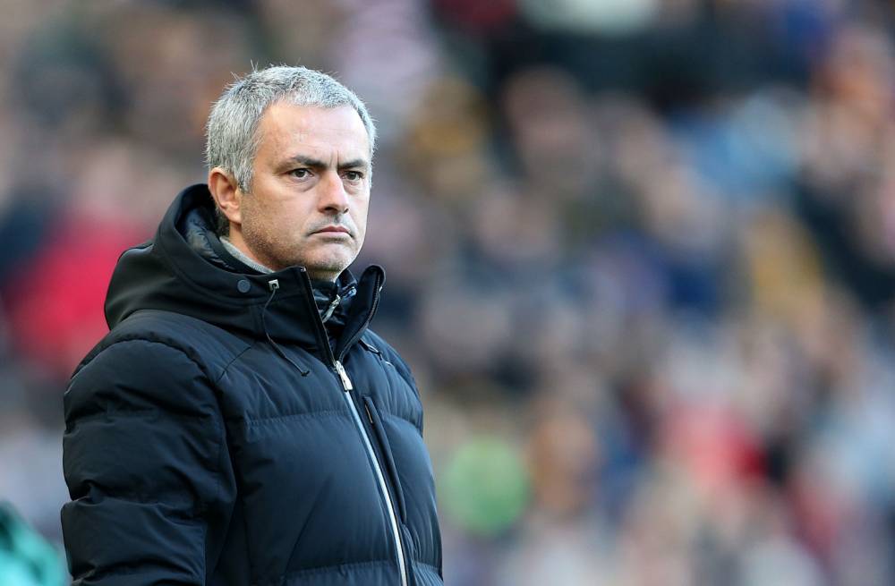 Điểm tin tối 10/09: Mourinho chỉ trích tất cả, Bravo bị ném đá, Kante xuất sắc hơn Makelele