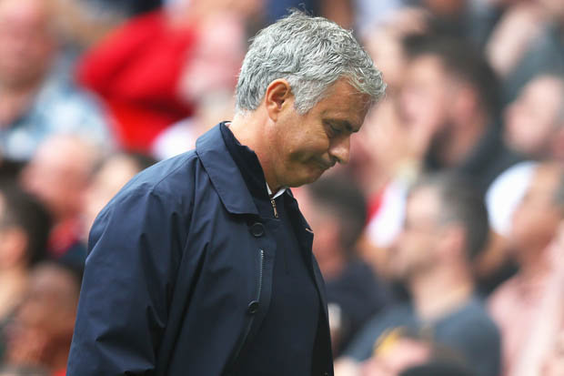 Mourinho chẳng 'khá' hơn Van Gaal là bao