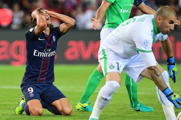 PSG hòa bạc nhược, Cavani ôm đầu uất hận