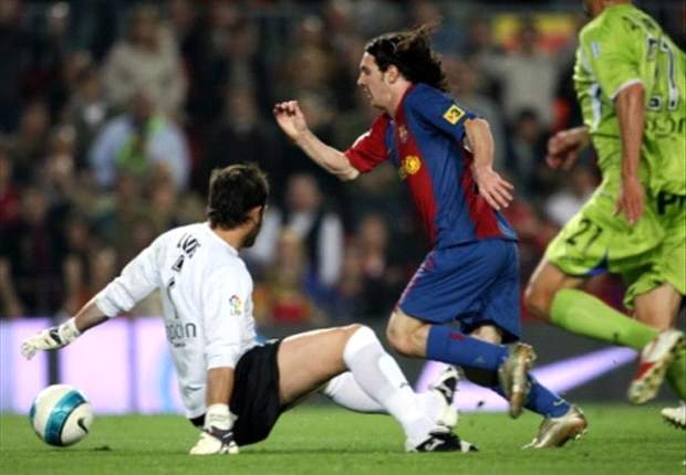 Cầu thủ khiếm thị đi bóng và ghi bàn như Messi
