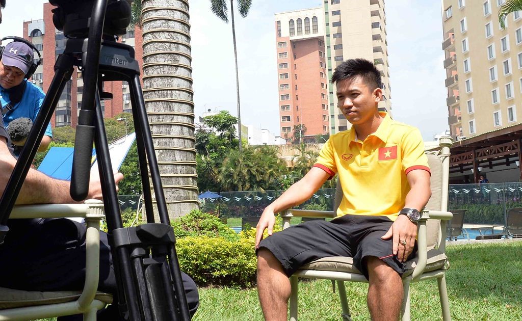 Hai người hùng của tuyển futsal Việt Nam được FIFA phỏng vấn