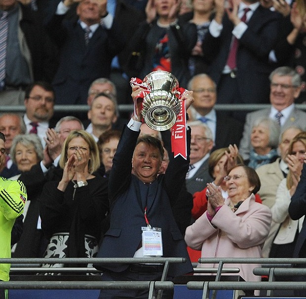 Ảnh bài viết Tiết lộ: Man United đã 'phũ' với Louis van Gaal thế nào