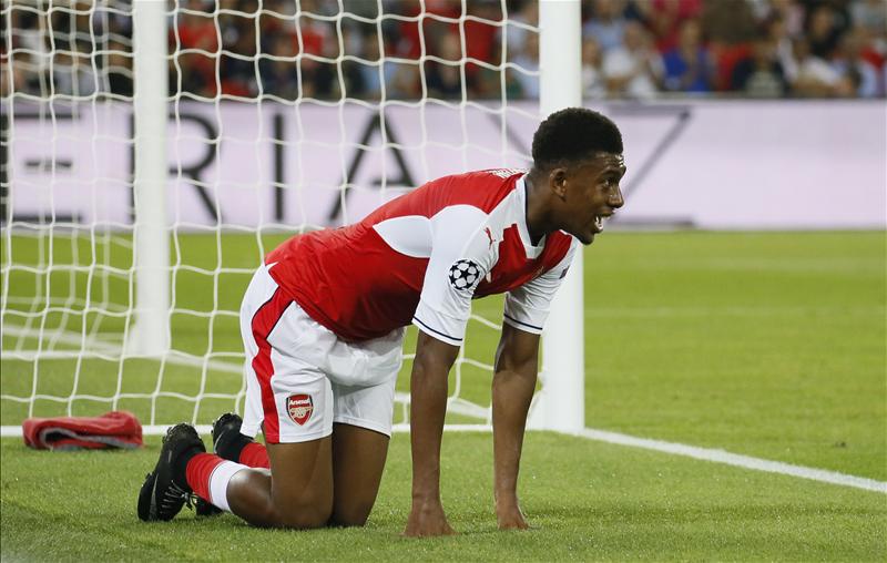 Phung phí cơ hội, sao trẻ Arsenal dằn vặt bản thân