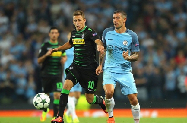 5 điểm nhấn sau trận Man City - Monchengladbach: Chiến binh Kolarov!