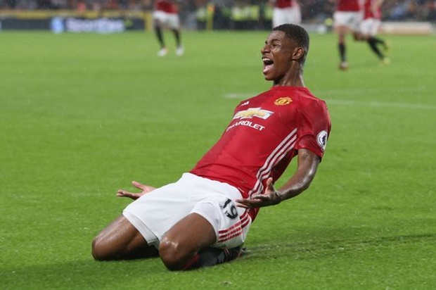 Ảnh bài viết Đá lên chân, Rashford lại được MU thưởng lớn
