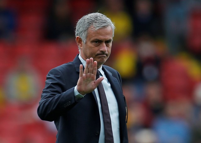 Ảnh bài viết Điểm tin tối 18/09: Mourinho đổ lỗi trọng tài, CĐV đòi bán Rooney, Pep sẵn sàng thua trận