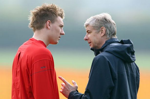 Lý do khiến Bendtner không thể bằng Messi, Ronaldo