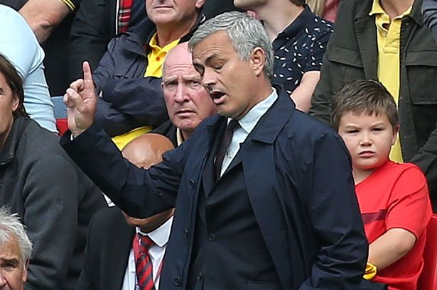 Này Mourinho, đừng "xài chiêu cũ"!