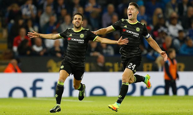 Fabregas rực sáng, Chelsea thắng kịch tính 10 người Leicester