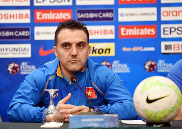 HLV futsal Việt Nam nói gì sau trận thua đậm Nga?