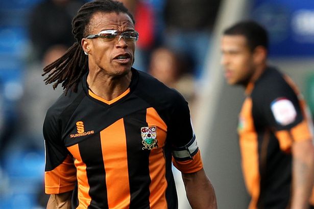 Ảnh bài viết Cú đá của Edgar Davids khiến thủ thành đối phương nằm sân