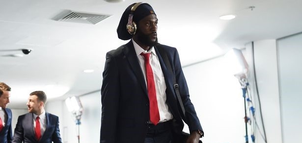 Cựu sao Arsenal mất việc vì lý do lãng xẹt