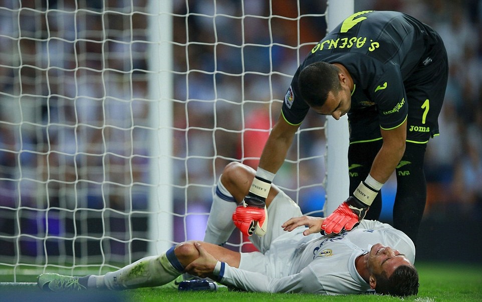 Ronaldo nằm sân, Real không thể phá kỷ lục