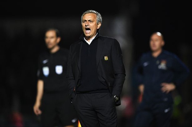 Thắng Northampton, Mourinho vẫn nổi trận lôi đình