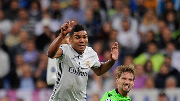 Casemiro chấn thương nặng, Real tan hoang hàng thủ