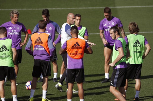 Zidane lần thứ ba 'nổi điên' trong phòng thay đồ Real Madrid