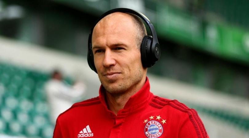 Bác sĩ tiết lộ lí do Robben hay chấn thương