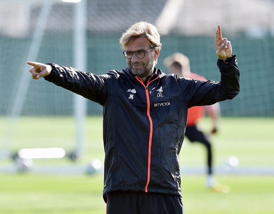 Ảnh bài viết Klopp tạo dáng 'đáng yêu' trên sân tập cùng Liverpool