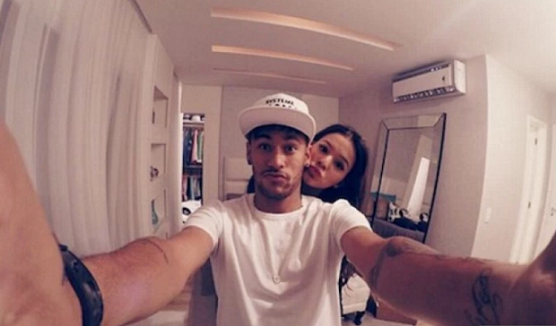 Neymar 'tái hợp' với bạn gái cũ