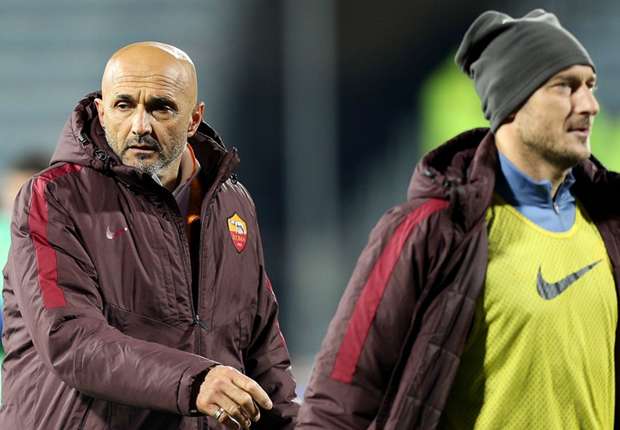 Vợ Totti chỉ trích HLV trưởng Roma là "tiểu nhân"