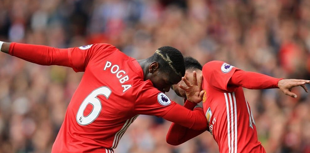 Jesse Lingard nhiệt tình 'troll' Paul Pogba trong giờ ăn