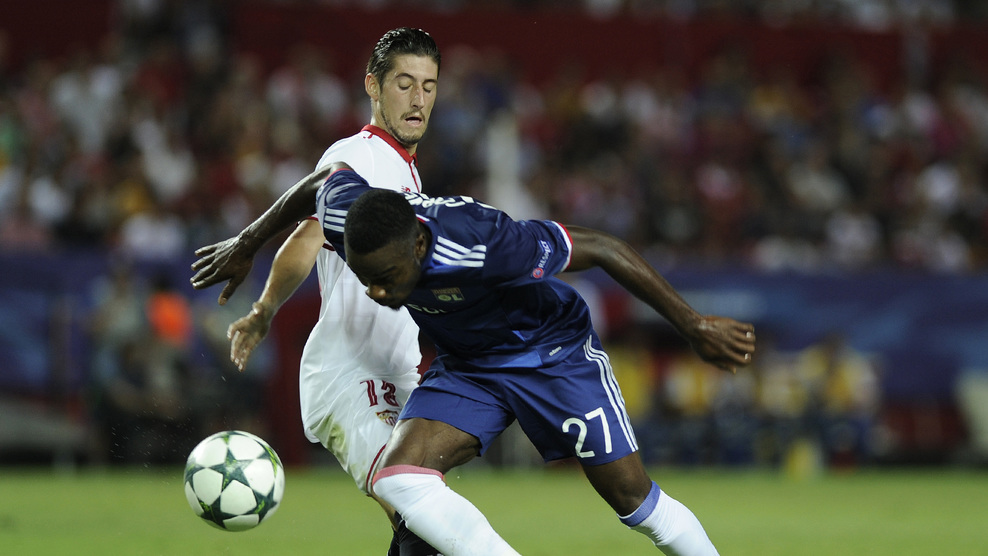 Bỏ lỡ penalty, Sevilla vẫn đánh bại Lyon trên sân nhà