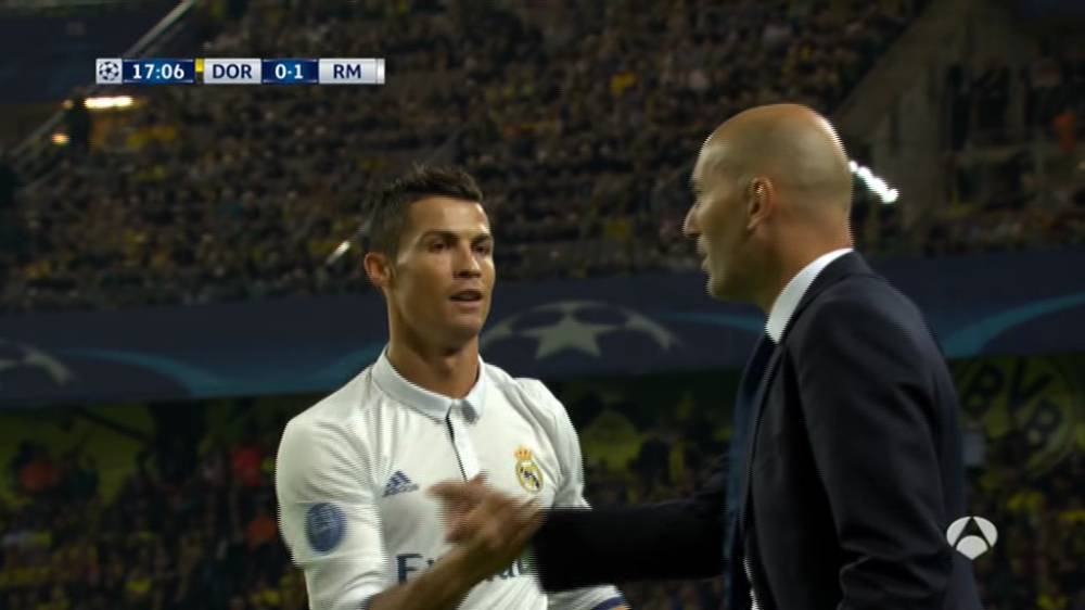 Ronaldo ôm Zidane, đập tan nghi ngờ mâu thuẫn