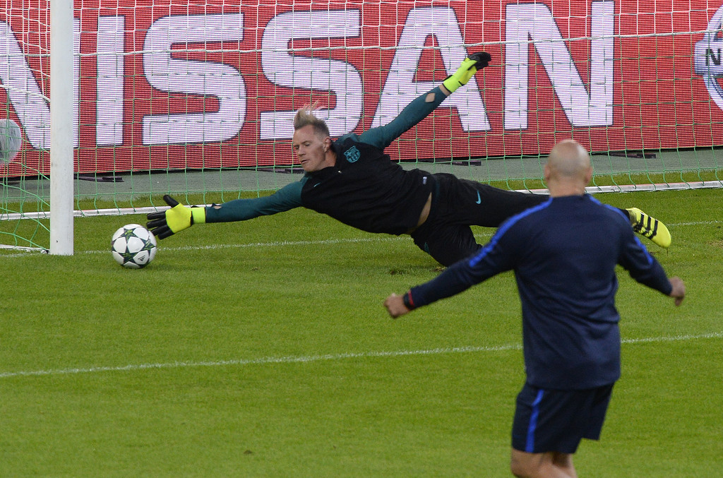Ter Stegen bay lượn như chim tại "nhà cũ"