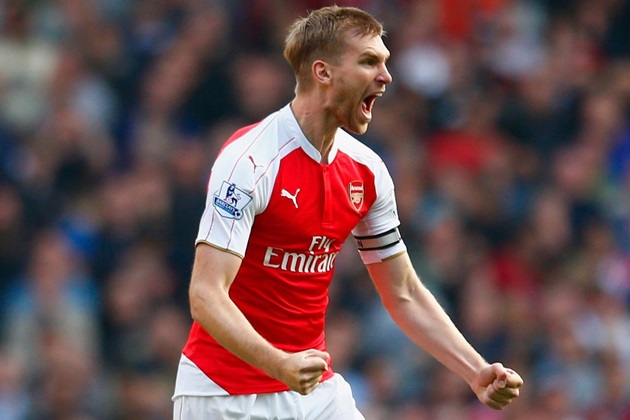 Vắng Mertesacker lại là điềm may cho Arsenal