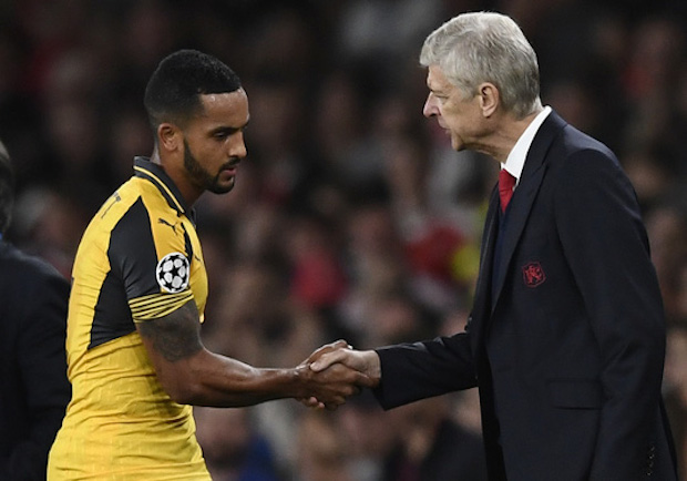 Walcott bùng nổ, Wenger tiến cử “trò cưng” cho tân HLV tuyển Anh