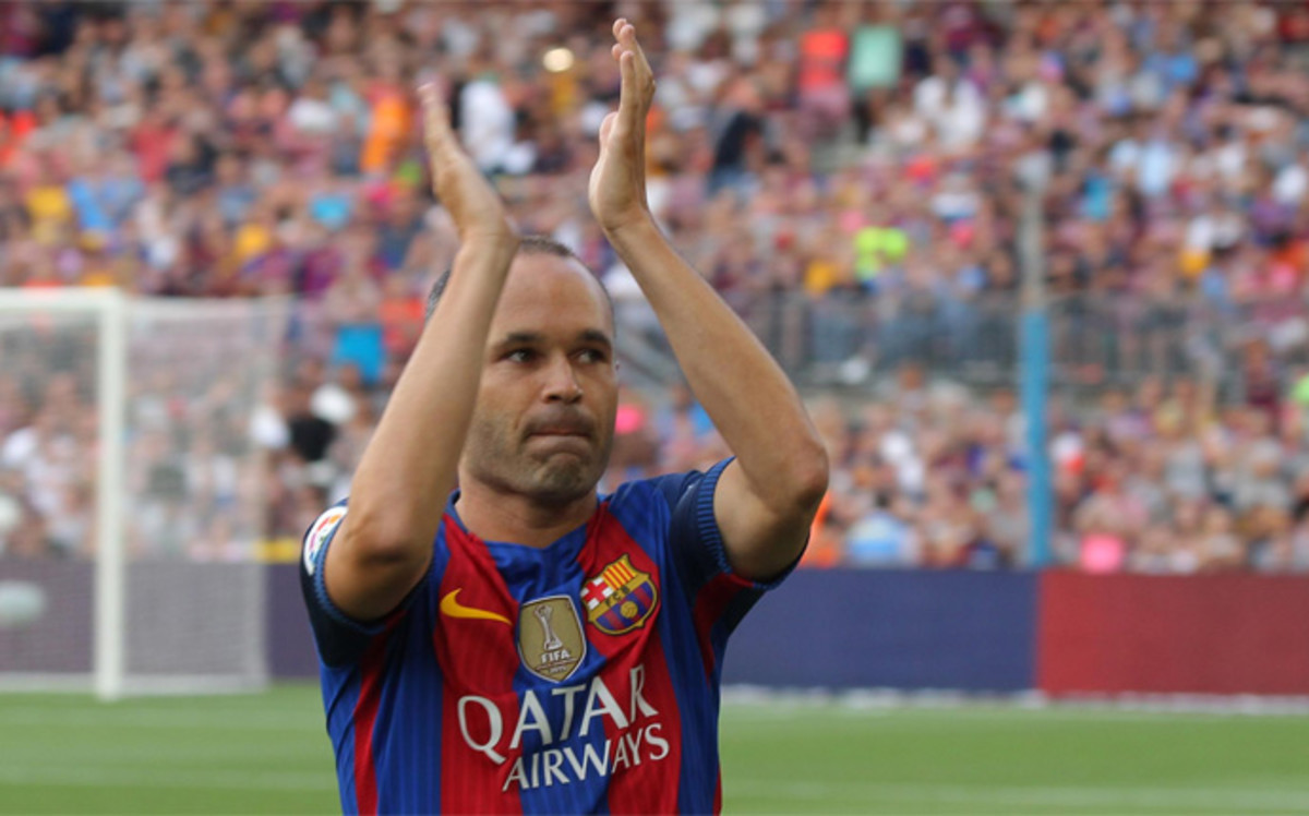 Iniesta sắp đạt cột mốc vĩ đại với Barca