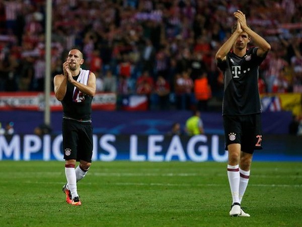Man City và Bayern Munich đều bị chặn đứng: Điều... may mắn