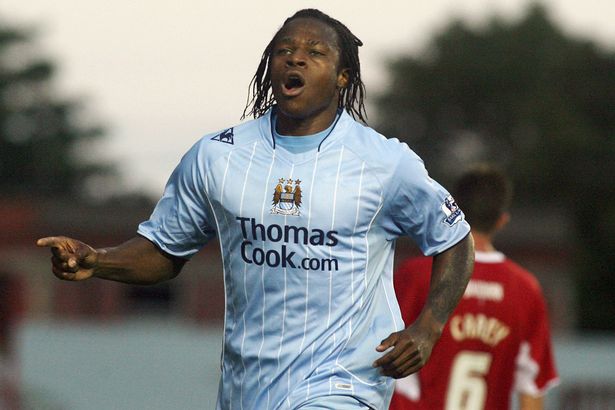 Điểm tin hậu trường 01/10: "Hàng xóm" nổi điên khi Pogba quẩy giữa đêm; Cựu sao Man City nghỉ tập vì "của quý" cứng đơ