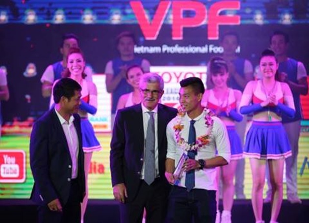 Ảnh bài viết HLV Hữu Thắng bỏ dở Gala vì bị mất mặt