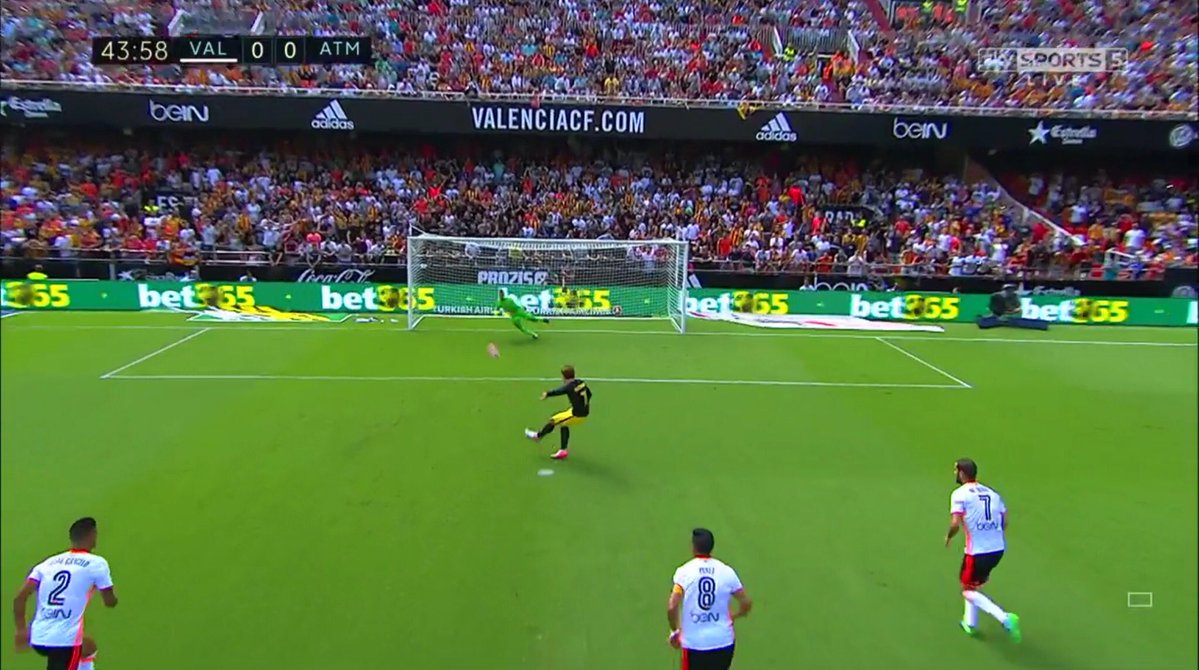 Diego Alves: Vua bắt penalty của làng bóng thế giới