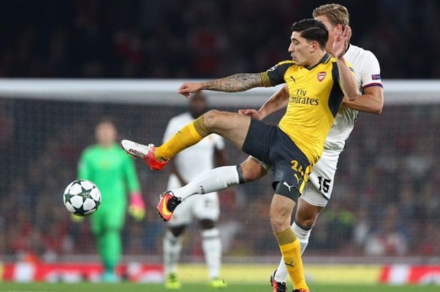 Ảnh bài viết Bị Man City dòm ngó, Arsenal gấp rút trói chân Bellerin