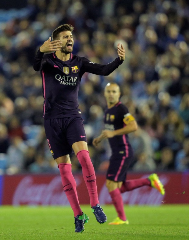 'Lucho trả giá vì để Iniesta dự bị'