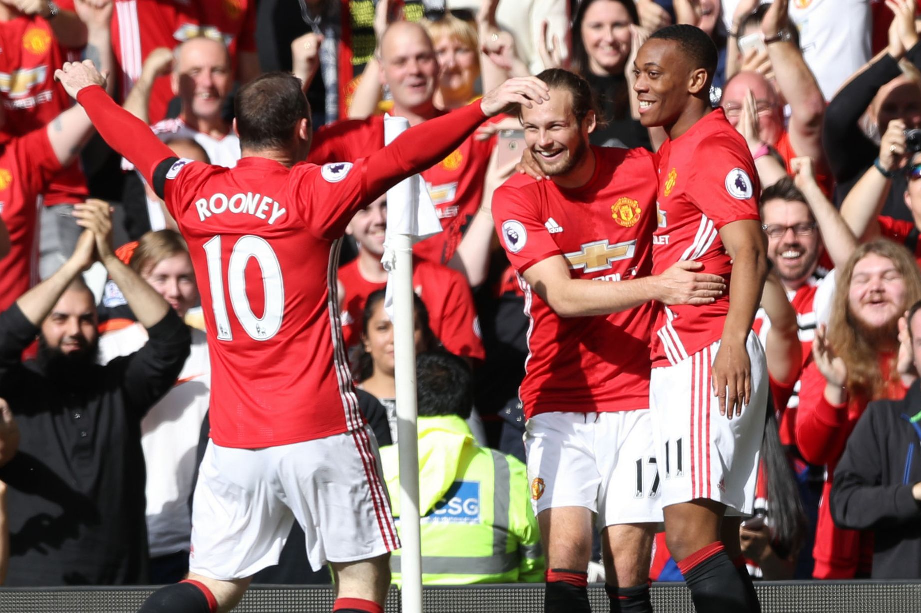 Martial "mở tài khoản", M.U vẫn bị Stoke cầm chân tại Old Trafford