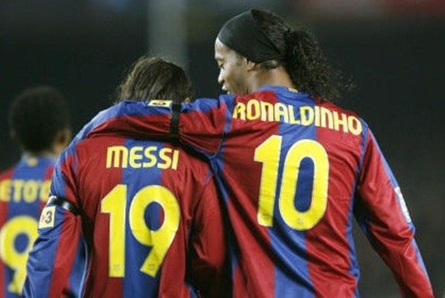 Ronaldinho tiếc vì không được chơi bóng với Messi
