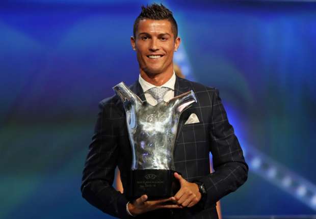 Xavi gạt Messi, chọn Ronaldo cho QBV
