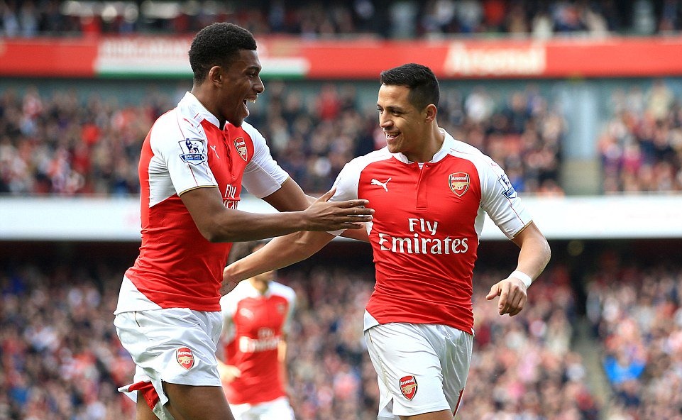 Sao trẻ Arsenal choáng với Sanchez