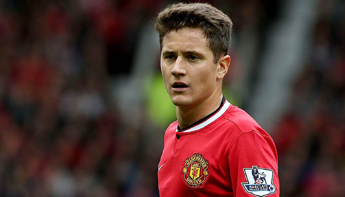 Đang đi chơi, Ander Herrera bị triệu tập trong 45 phút, không kịp mang giày