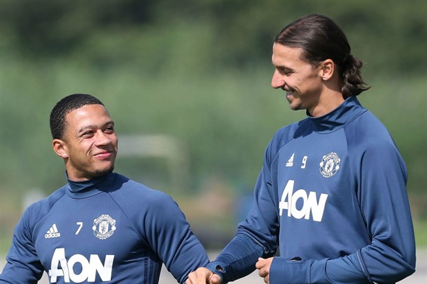 Depay gây sốc khi tự ví mình với Ibrahimovic