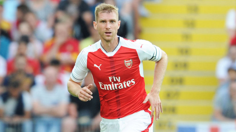 Mertesacker quyết đòi lại suất đá chính từ tay Mustafi