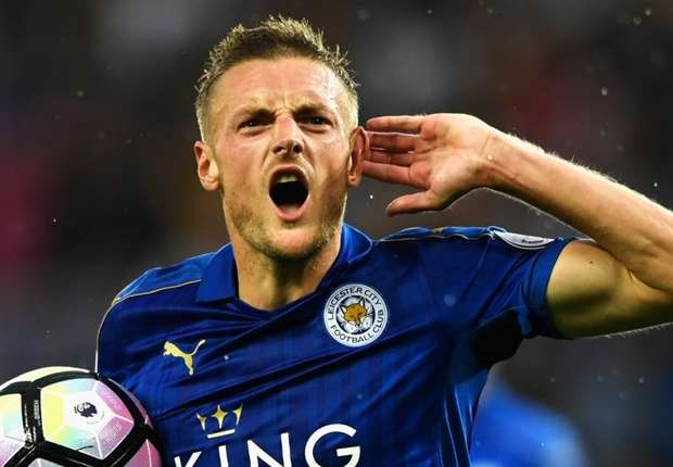 Ảnh bài viết Suarez hóa 'fan cuồng' đi xin áo của Vardy