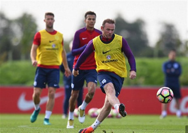 Chùm ảnh: Rooney miệt mài tập luyện trong màu áo tuyển Anh