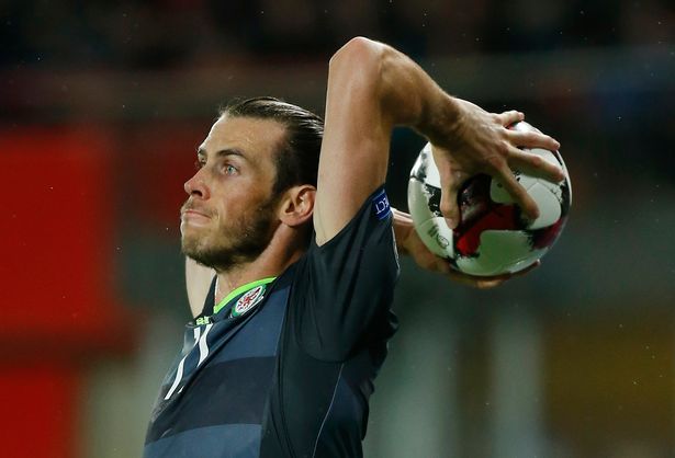 Ném biên, vũ khí mới của Gareth Bale