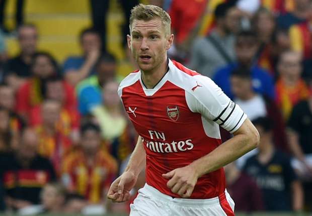 Cả Bundesliga giành giật nhau vì Mertesacker
