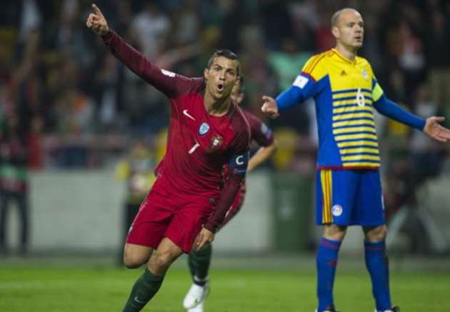 Cristiano Ronaldo lập poker vào lưới Andorra